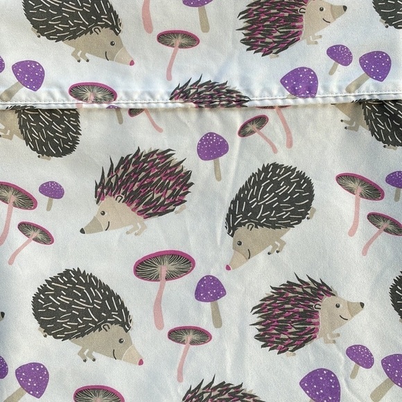 2 Twin Flat Sheets Mushrooms and Hedgehogs - Picture 3 of 9